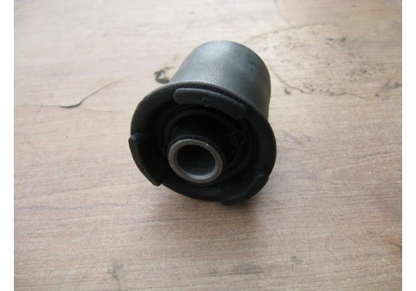 сайлентблок заднього нижнього ричага Renault Kangoo, Megane, Scenic, 4x4, 7700436707